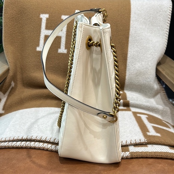 Gucci White and Gold Chevron Shoulder Bag - Picture 4 of 14